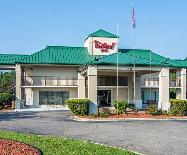 Red Roof Inn - Fayetteville