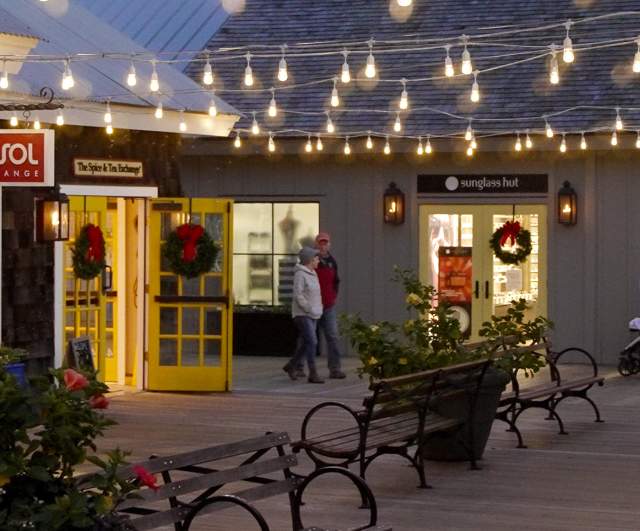 Holiday Shopping at Barefoot Landing