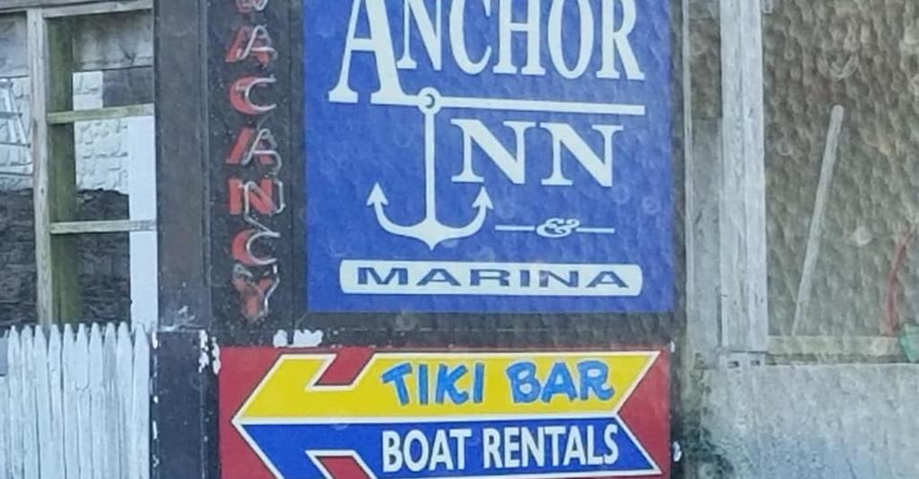 Anchor_Inn_&_Marina_Sign