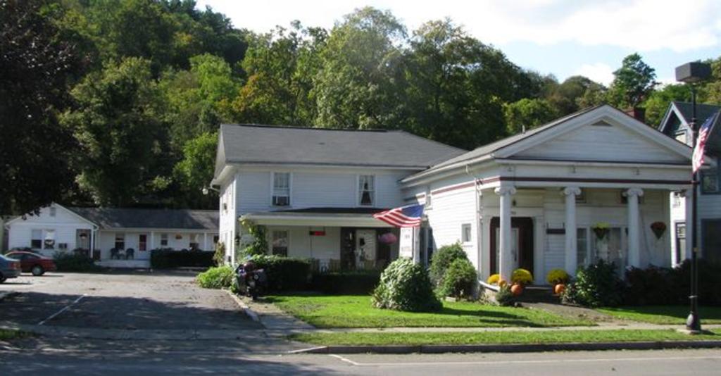 Colonial Inn