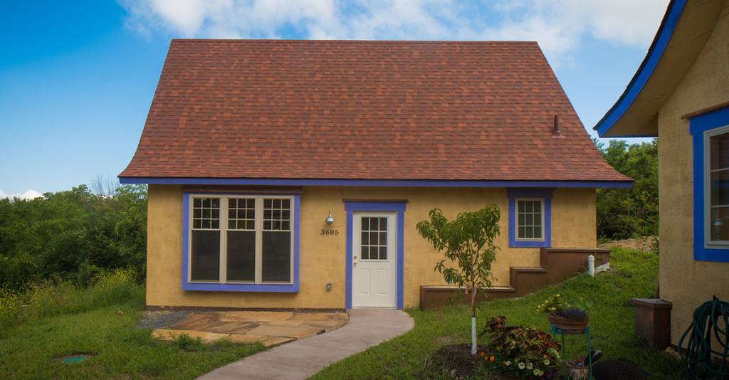 La Bourgade on Seneca - House