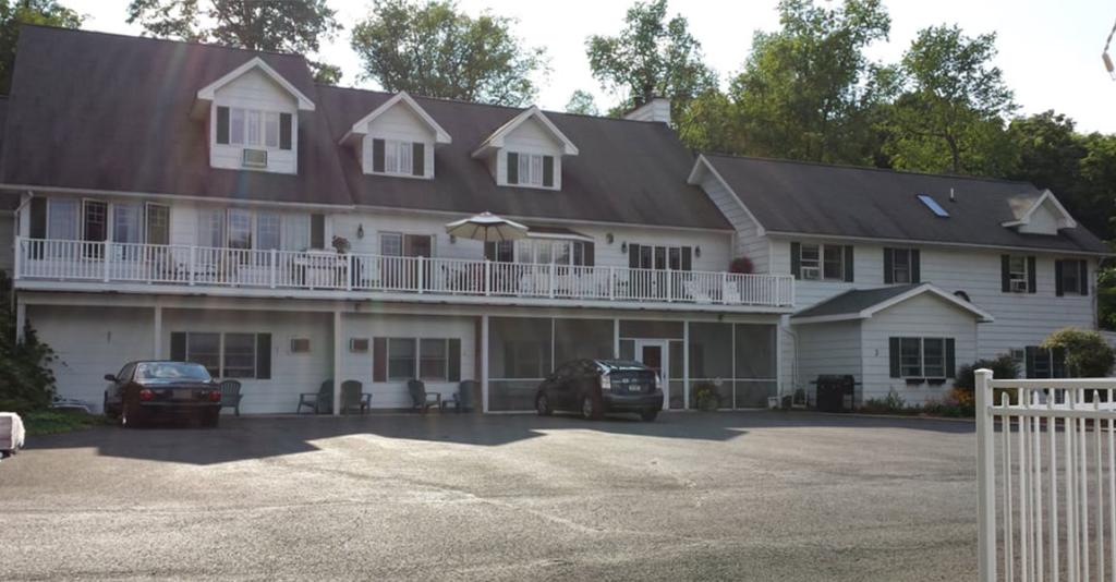 Longhouse Manor - Exterior
