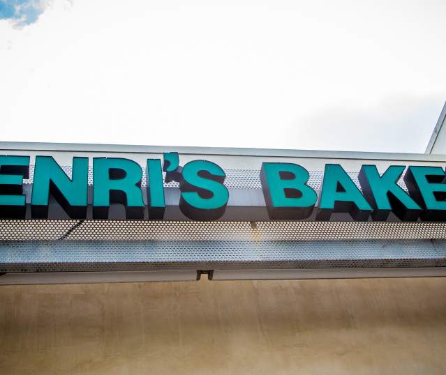Henri's Bakery & Cafe