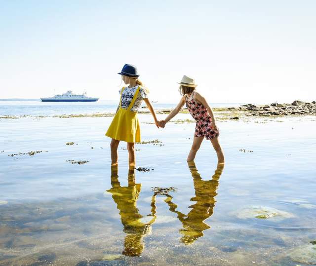 Two girls on the beach in Moss with Bastøferga