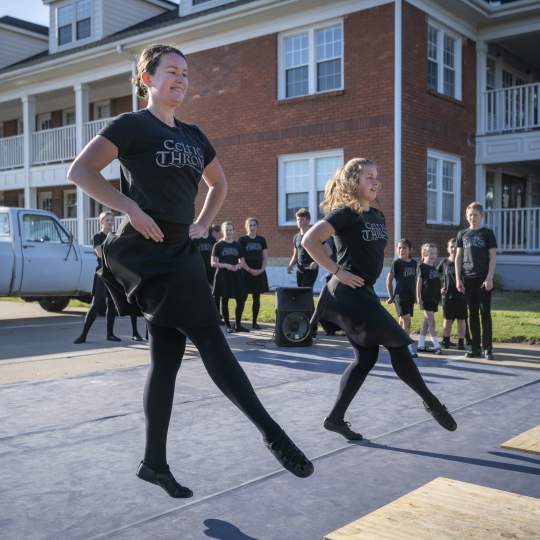 2 Irish Dancers