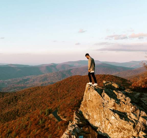 Five Unbe-LEAF-able Fall Hikes for All in Page Valley