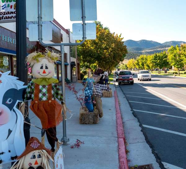 Parowan Scarecrows on Main