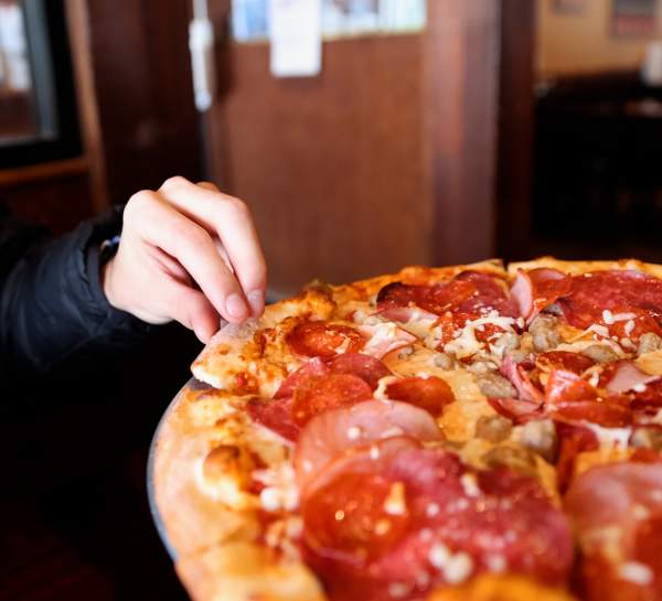 Pizanos Pizzeria