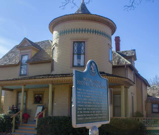 Moore-Lindsay Historical House