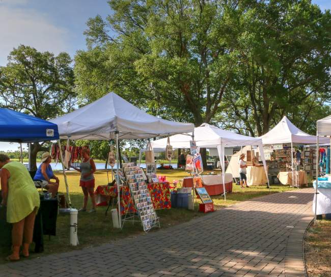 Celebrate Seasonal Freshness with Outdoor Markets in the Brunswick Islands