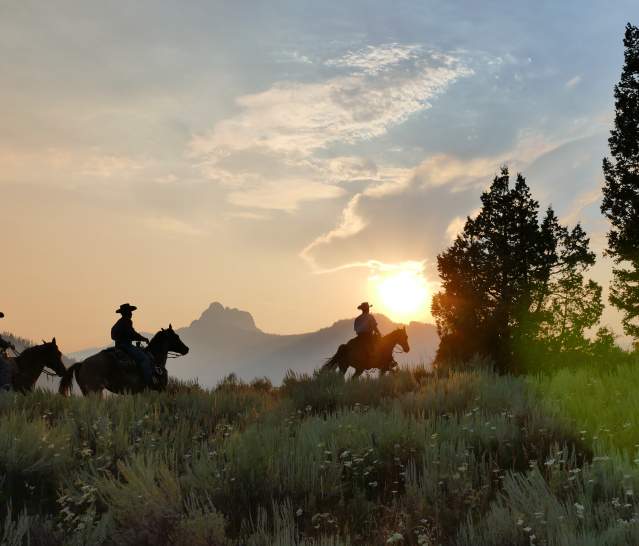 East Yellowstone Valley Chamber Lodging