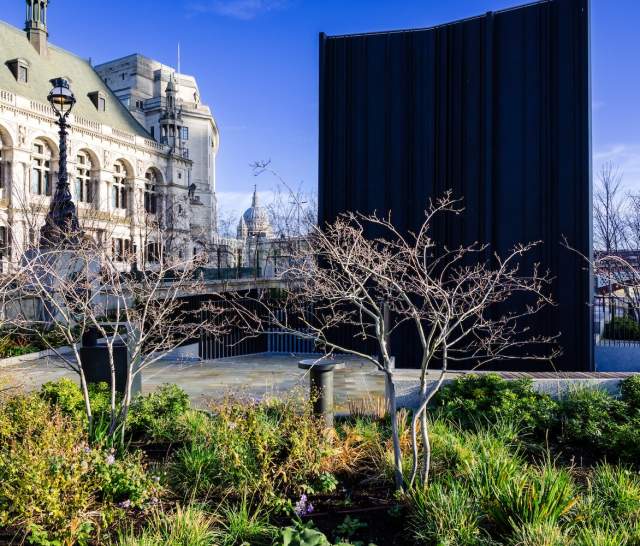 Bazalgette Embankment, Landscaped
