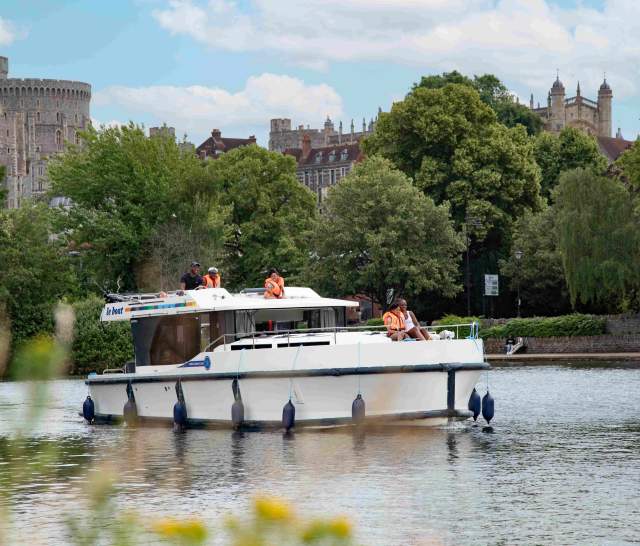 Le Boat and Windsor Castle
