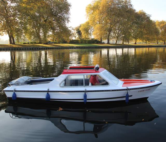Self drive boat on the thames near Windsor