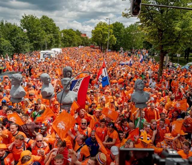 Orange Fanwalk