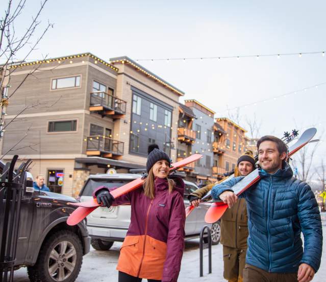 Skis in Town Center
