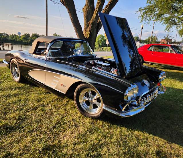 Thursday Night Car Cruise