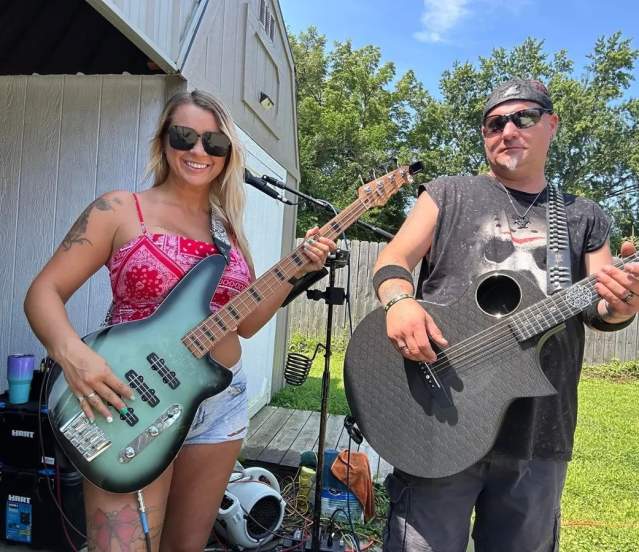 Venture Brewing - Lexie & Mike Acoustic