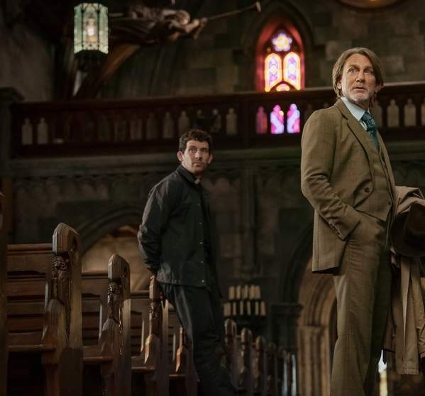 Wake Up Dead Man: A Knives Out Mystery