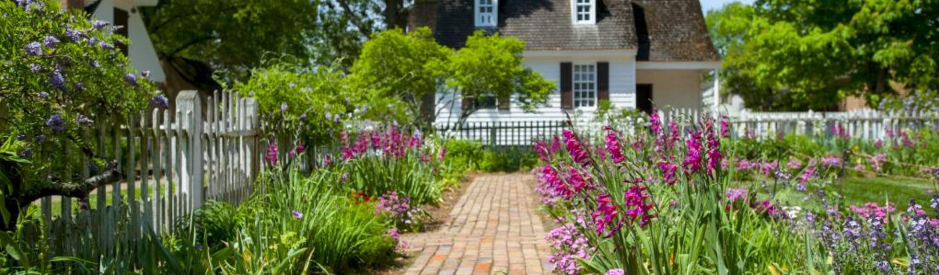 Designing Gardens to Complement Historic Houses - Priscilla Hutt Williams, image size:1920x563