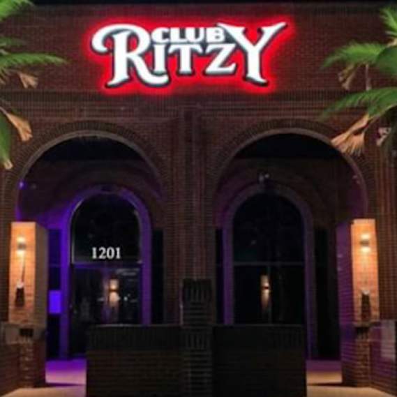 Live Performances in the Savannah Lounge