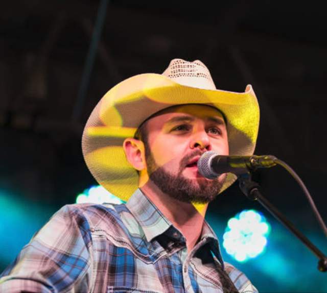 LIVE MUSIC at Lake Mac Casino: Neil Hewitt