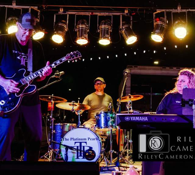 Live Music at Lake Mac Casino: Platinum Pearls