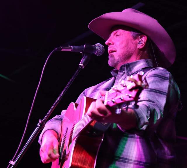 LIVE Music at Lake Mac Casino: Walker Williams