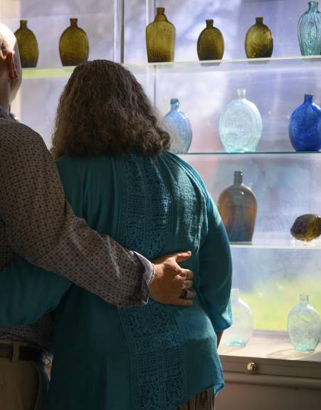 Couple embracing at the Winterthur Museum, Garden & Library