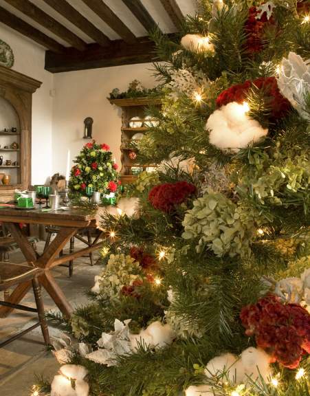 Festive holiday room at Hagley Museum with a decorated tree and seasonal décor
