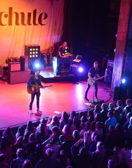 Parachure at the Queen