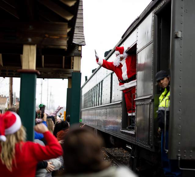 Santa Train 2022 Hiller 011 LCVB