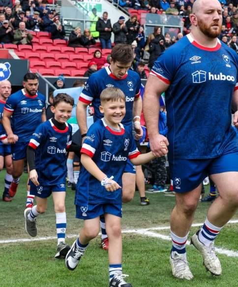 Bristol Bears Rugby players with children mascots