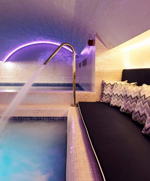 Places to stay with swimming pools in Bristol