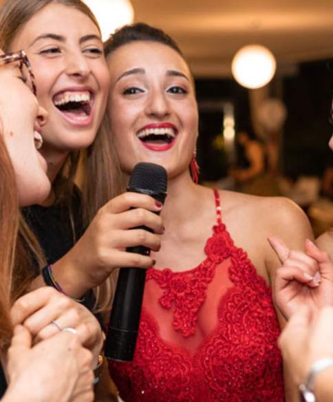 A group of women enjoying karaoke - credit GoHen