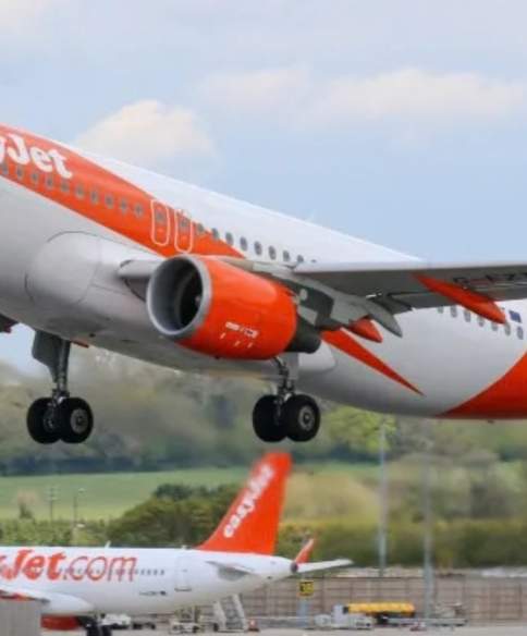 Easy Jet Airbus A320 departing Bristol Airport