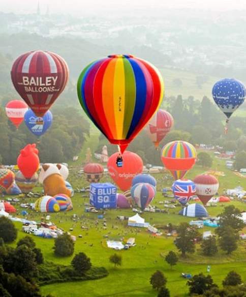 Mass hot air balloon ascent at Bristol International Balloon Fiesta - credit Visit West