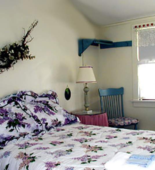 Rainbow House Guest Cottage