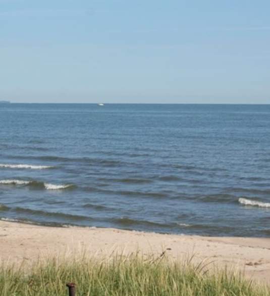 Beachfront 4 Bedroom Steps to Cedar Point