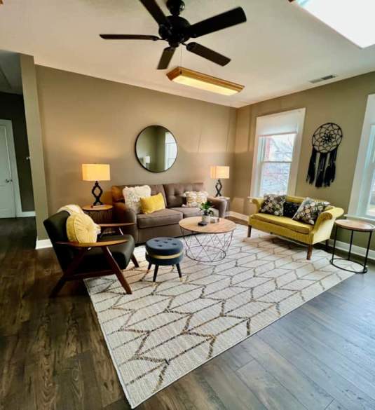 Charming Downtown Apartment-Walk to Everything!