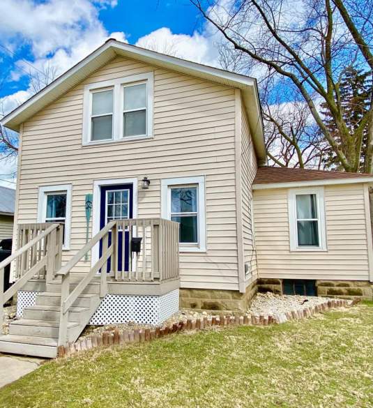 Home in the heart of Huron-Walk to Beach & Everything!