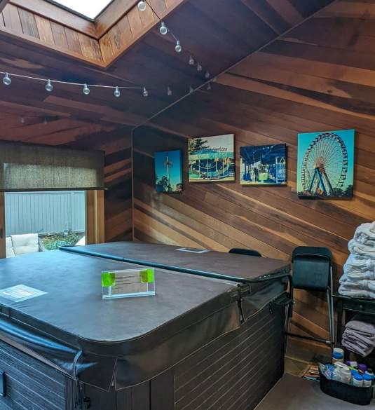 5 bedroom Family Gathering Home with Indoor Hot Tub