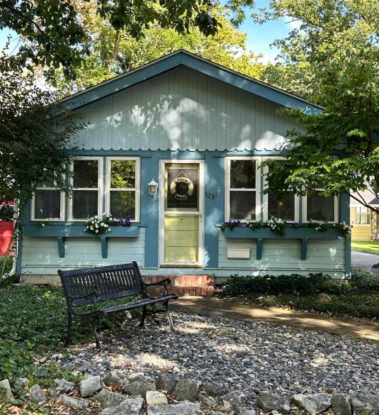 Blue Moon Cottage Lakeside