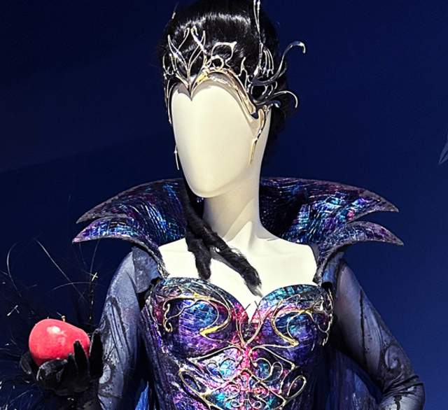 Heroes & Villains: The Art of the Disney Costume