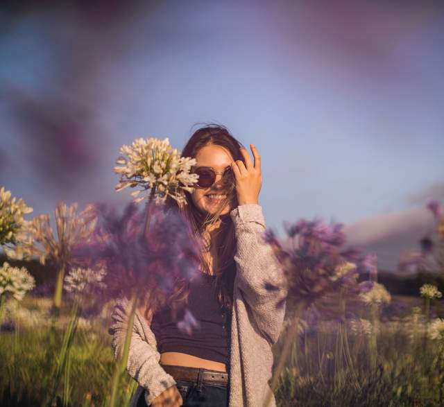 Girl-enjoying-the-outdoors-at-a-lavender-field