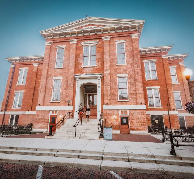 Old Courthouse Center