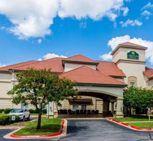 La Quinta Inn & Suites