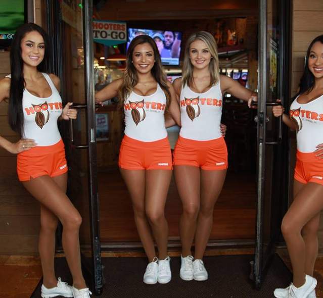 HOOTERS PEMBROKE PINES