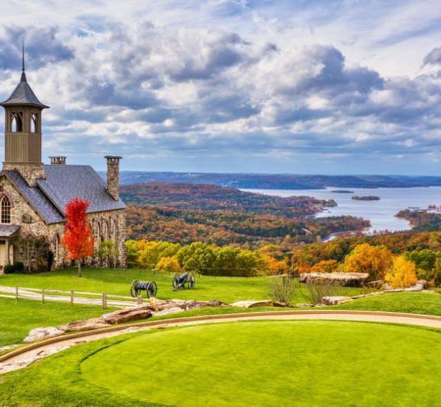 Chapel_of_the_Ozarks_fall