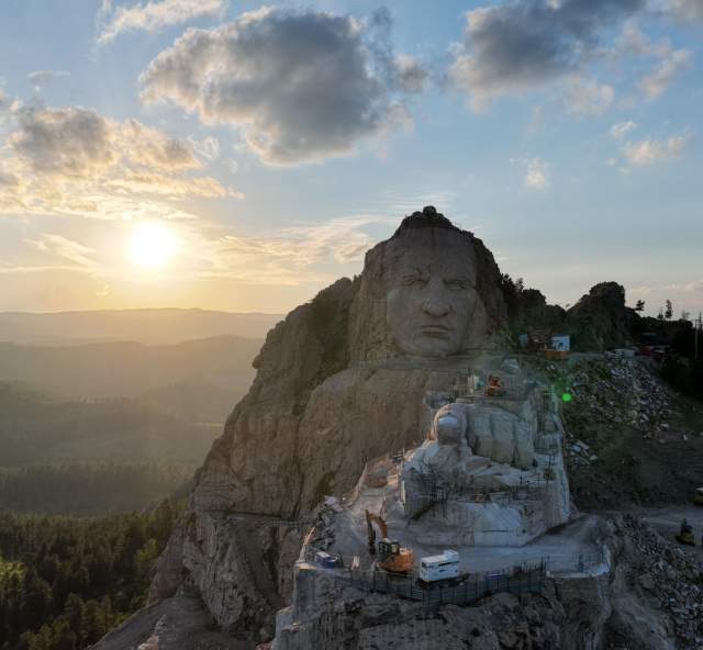 Venues, Landmarks & Activities in America’s Favorite Meeting Place